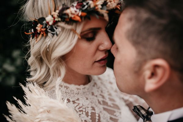 novios mirandose a la cara